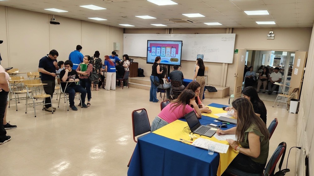 Centros de orientación presencial en proceso de Admisión 2026 atendió cerca de 400 consultas en el Campus Los Ángeles