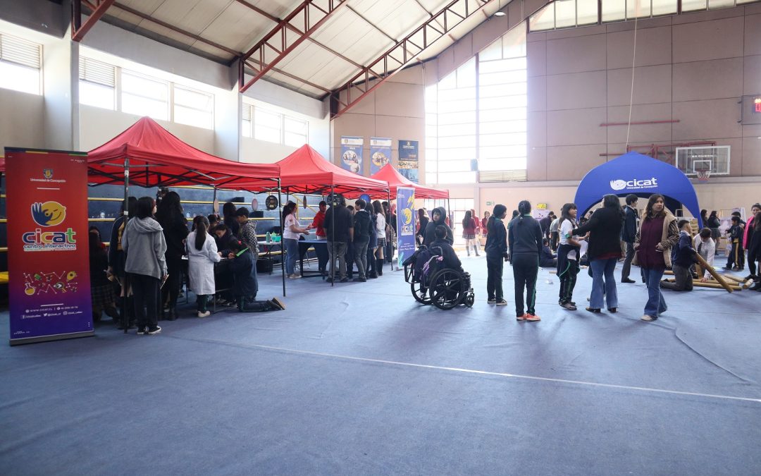 Con más de una treintena de establecimientos inscritos se desarrolló la feria EncientifícaTe-Again 2025 en el Campus Los Ángeles 